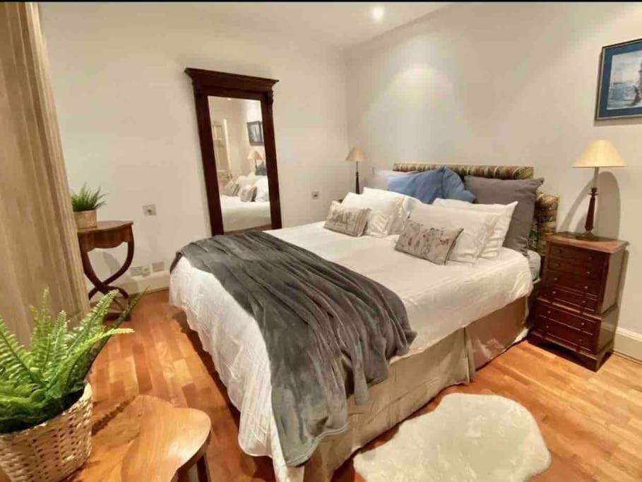 Spacious Flat In The Most Desirable Area Of Лондон Экстерьер фото