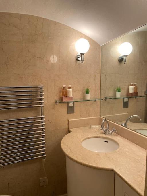 Spacious Flat In The Most Desirable Area Of Лондон Экстерьер фото